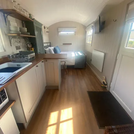 Ewes Rest Shepherds Hut بيت للعطل *