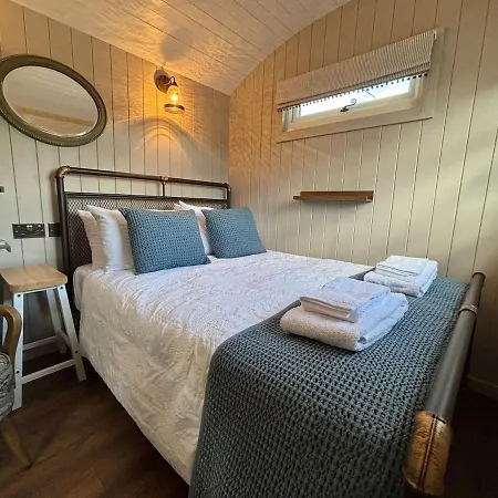 بيت للعطل Ewes Rest Shepherds Hut كيركبي ستيفين