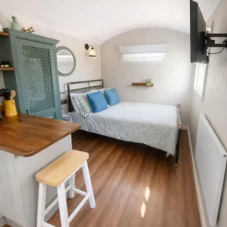 Holiday home Ewes Rest Shepherds Hut *