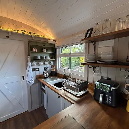 Ewes Rest Shepherds Hut Holiday home