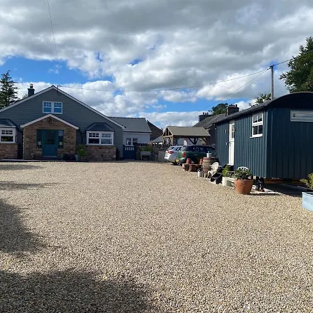 بيت للعطل Ewes Rest Shepherds Hut كيركبي ستيفين