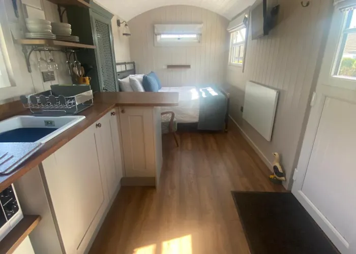 Ewes Rest Shepherds Hut Holiday home *